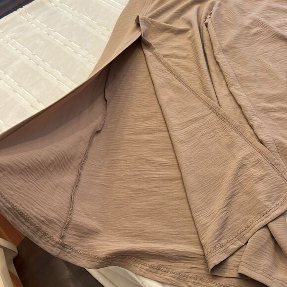 NWT Women’s Wide Leg Split Flowy Pants. Size Large - Picture 4 of 8